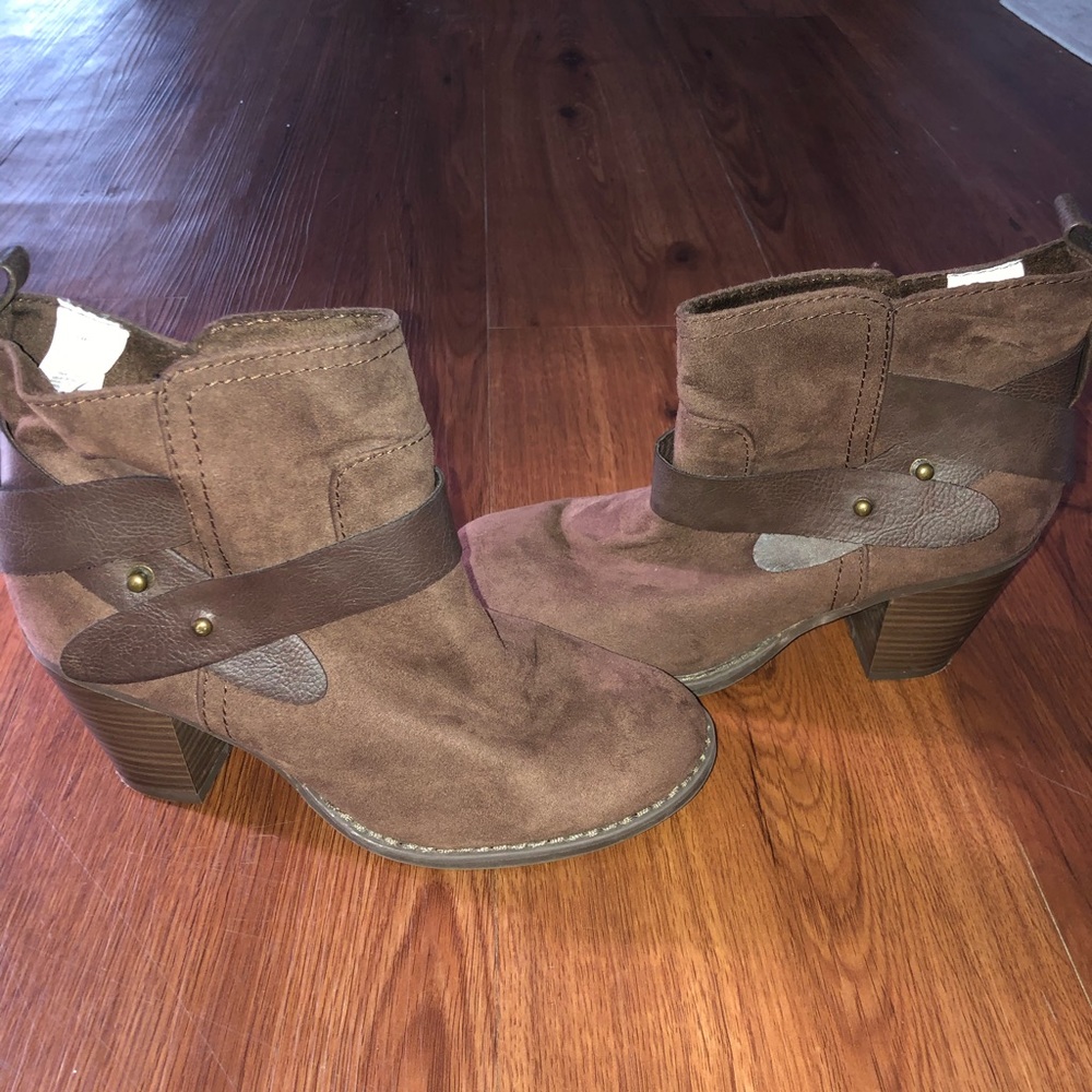 🎸Boots size 6- Brown